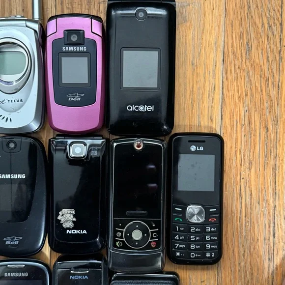 Lot Of 17 Vintage Phones, Untested FOR PARTS. Nokia, Samsung HTC Alcatel. “READ” - Picture 3 of 15